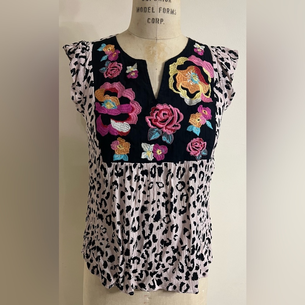 Savanna Jane Cheetah Colorful Embroidered Crinkled Blouse Size Small